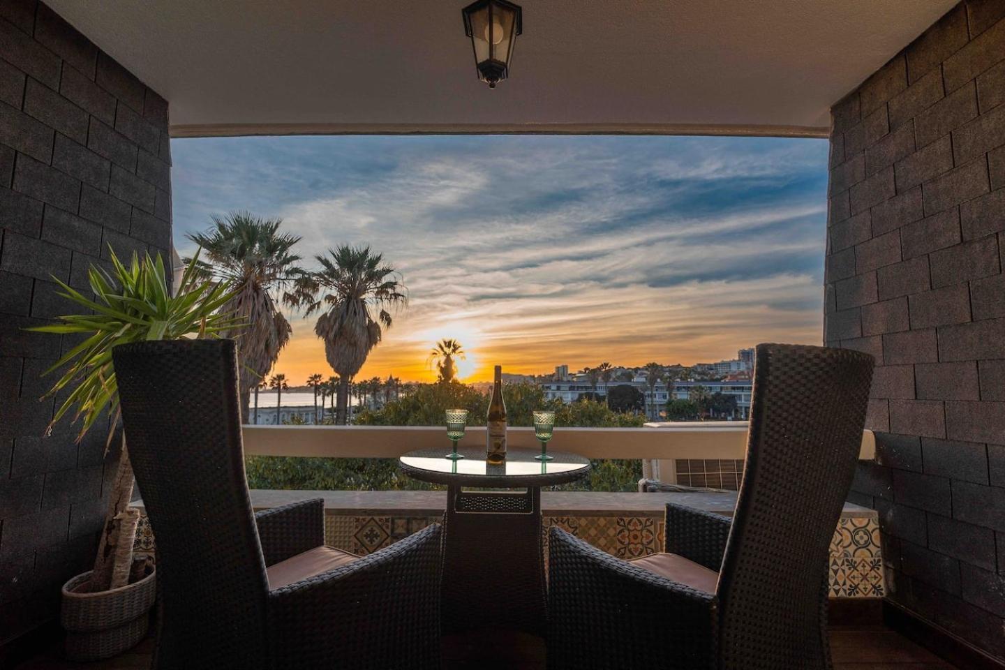 Sea View W Balcony 2 Mins Walk To Beach & Casino Estoril Dış mekan fotoğraf